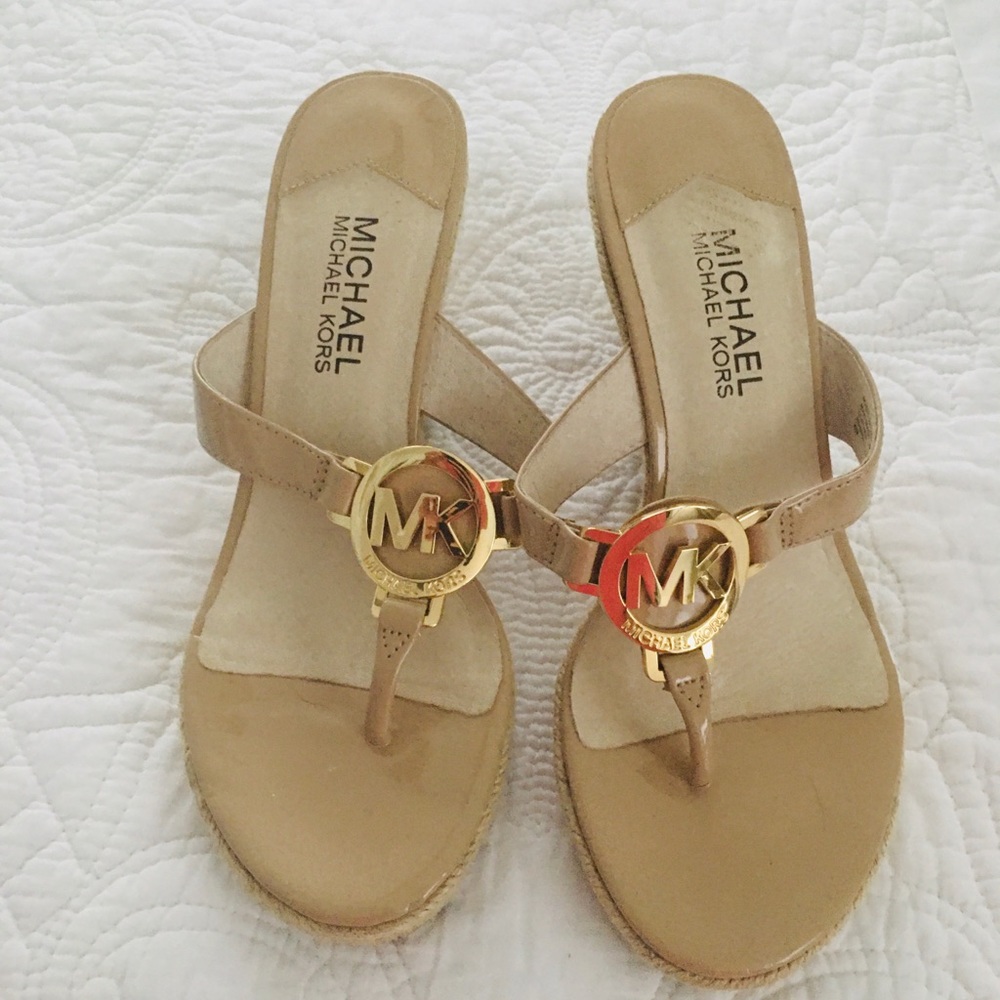 🌺MAKE AN OFFER! Michael Kors wedges 6m. Like new